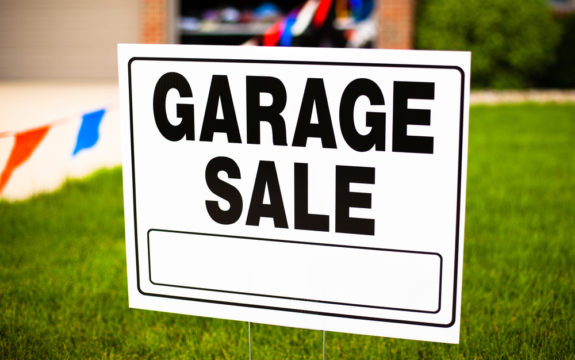 garage sale sign